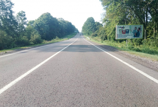 Фото рекламной плоскости по адресу с границы c Польшей (г.Рава-Русская) на г.Львов, трасса Львов- Рава-Русская (М-09) +АЗС + жовта вітрозахисна люмінесцентна рамка