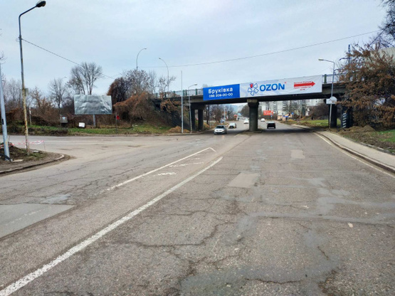 Фото рекламной плоскости по адресу въезд в г.Львов с направления г.Киев (трасса Е-40) + около АЗК WOG