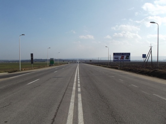 Фото рекламної площини за адресою таможня, с границы с Польшей на Львов, на г.Червоноград, траса Львов- Рава-Русская (М-09) + АЗС