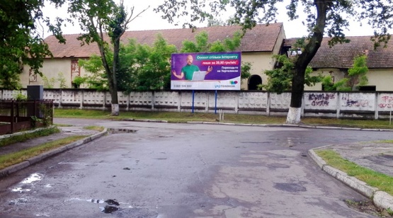 Фото рекламної площини за адресою вул. УПА, 14 (стадіон, ощадбанк, пенсійний фонд)