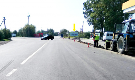 Фото рекламної площини за адресою вул. Б.Хмельницького, вїзд у місто з напрямку м.Червоноград, м.Сокаль, м.Рава - Руська + АЗК LPG + жовта вітрозахисна люмінесцентна рамка