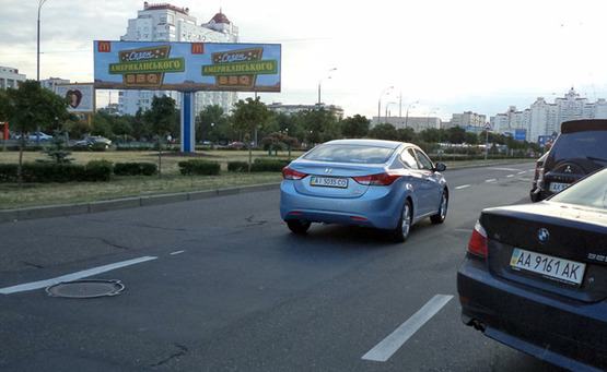 Фото рекламной плоскости по адресу Тимошенко 20 (А) (разделитель) напр. на ст.м.Минская (левый)