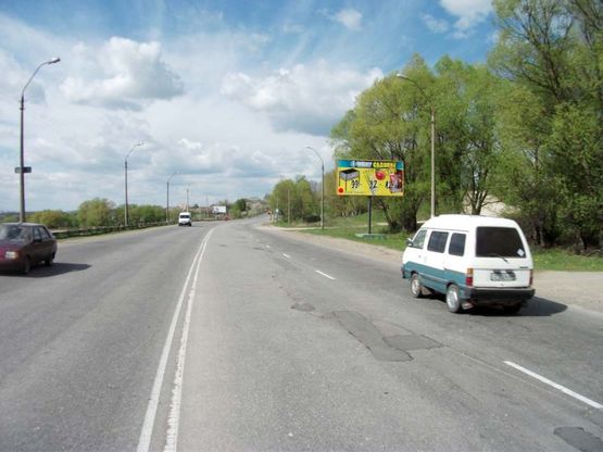Фото рекламной плоскости по адресу вул.Кам'янецька (озеро). неподалік: приватна забудова, новий масив "Росошанський" (в'їзд в місто, в центр)