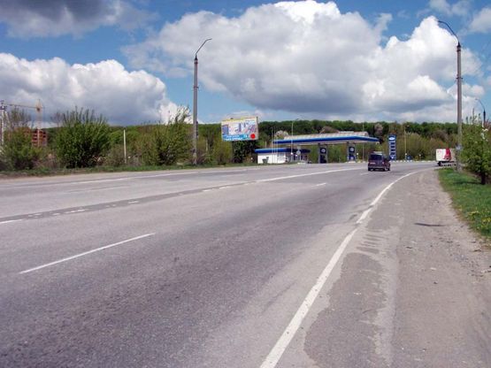 Фото рекламної площини за адресою Старокостянтинівське шосе (АЗС "УкрНафта"). неподалік: АЗС "Укрнафта", "ВОГ" -2шт, "Веста", СТО ТIR, нова забудова "1-й парковий", "Дендропарковий" (виїзд з міста)