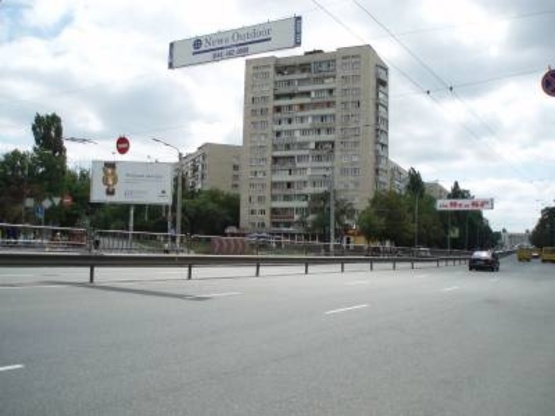 Фото рекламной плоскости по адресу Космонавтов площадь (Чоколовский,22)