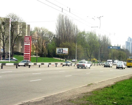 Фото рекламної площини за адресою Пр.Победы,36 (КПИ, медуниверситет)-в центр