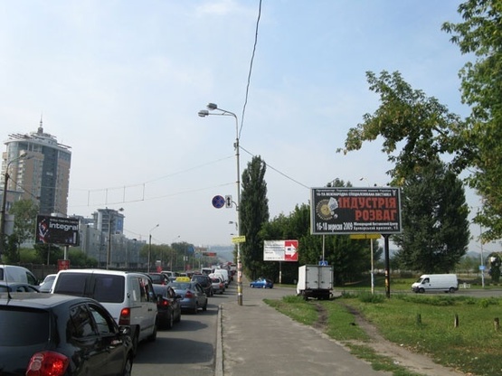 Фото рекламной плоскости по адресу Броварской пр. (Междун.Выстав.центр)-призма пл.1 - в центр