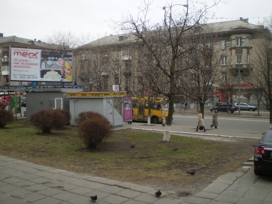 Фото рекламной плоскости по адресу просп. Воздухофлотский, 15 остановка , направление к Соломенской пл.