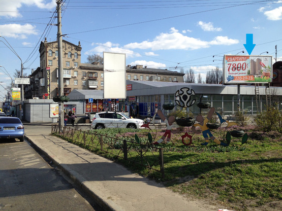 Фото рекламної площини за адресою просп.Победы, 47 ст.м.Шулявка "ТЦ "Большевик"(направление в центр) (призма А3)