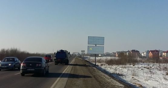 Фото рекламной плоскости по адресу Обїздна М-10, З.О. м. Львова, між гот. Панська Гора та Кінг Крос в сторону гот. Панська Гора (нижній)