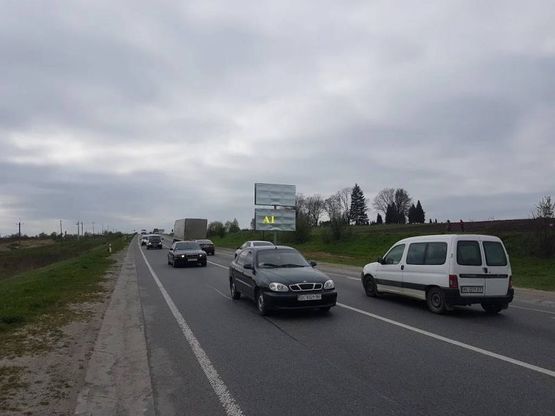 Фото рекламної площини за адресою Обїздна М-06, Київ-Чоп, с.Зубра біля церкви в сторону ТРЦ King Cross Leopolis (нижній)