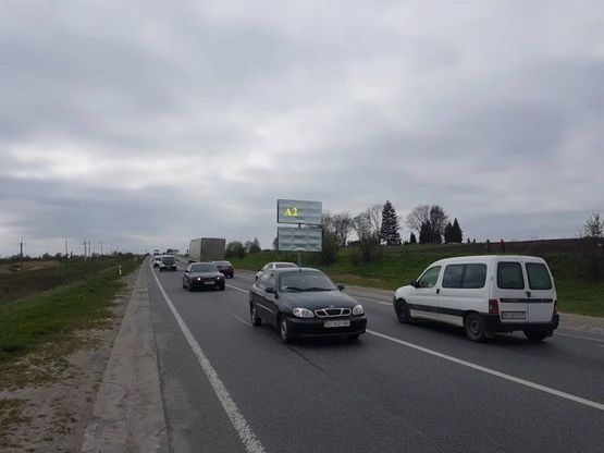 Фото рекламної площини за адресою Обїздна М-06, Київ-Чоп, с.Зубра біля церкви в сторону ТРЦ King Cross Leopolis (верхній)