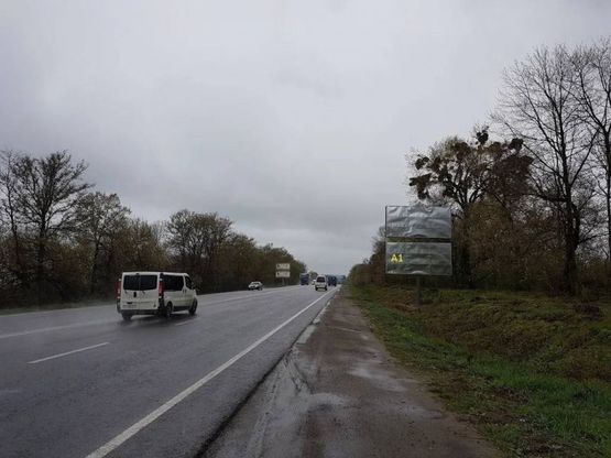 Фото рекламної площини за адресою Обїздна М-06, Підїзд до м.Львова, перед Дублянами АЗС Shell в сторону Львова (нижній)