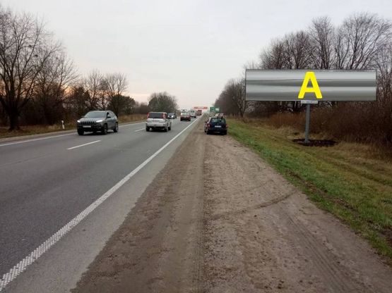 Фото рекламної площини за адресою М-06 Київ-Чоп, біля гот. Рафаель в сторону ТРЦ King Cross Leopolis