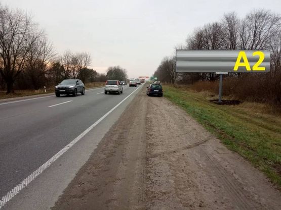 Фото рекламной плоскости по адресу М-06 Київ-Чоп, біля гот. Рафаель в сторону ТРЦ King Cross Leopolis  (правий)