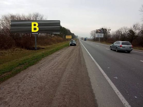 Фото рекламної площини за адресою М-06 Київ-Чоп, біля гот. Рафаель в сторону Лео Кераміки