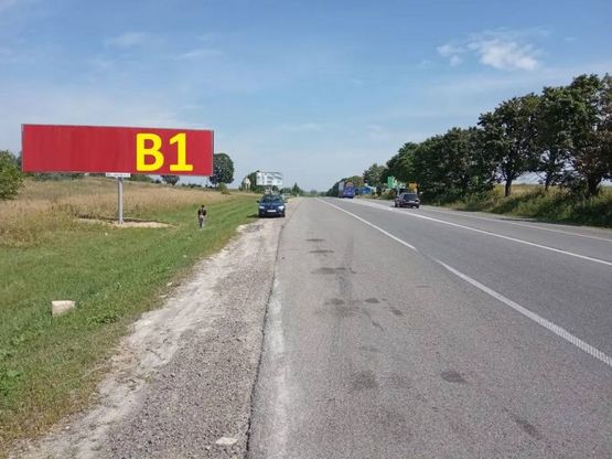 Фото рекламної площини за адресою М-06 Київ-Чоп, с.Підбірці в сторону Київа правий