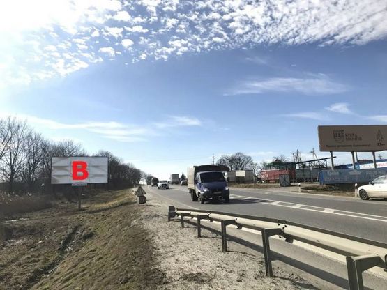 Фото рекламної площини за адресою Обїздна М-06, Київ-Чоп, перед поворотом на Тернопіль і в сторону Винник