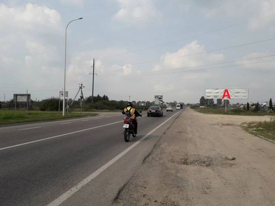 Фото рекламної площини за адресою М-10 Західний обхід м. Львова, в сторону с. Рясне Руське (навпроти АЗС SOCAR)