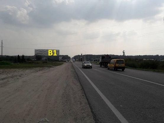 Фото рекламной плоскости по адресу М-10 Західний обхід м. Львова, в сторону с. Рудно та м. Львів до Fujikra (навпроти АЗС SOCAR), правий