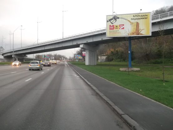 Фото рекламной плоскости по адресу Набережное шоссе между мостом Метро и мост Патона  (призма А1)