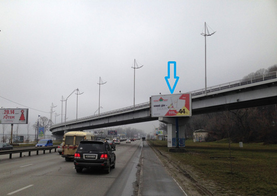 Фото рекламной плоскости по адресу Набережное шоссе между мостом Метро и мост Патона  (призма А3)