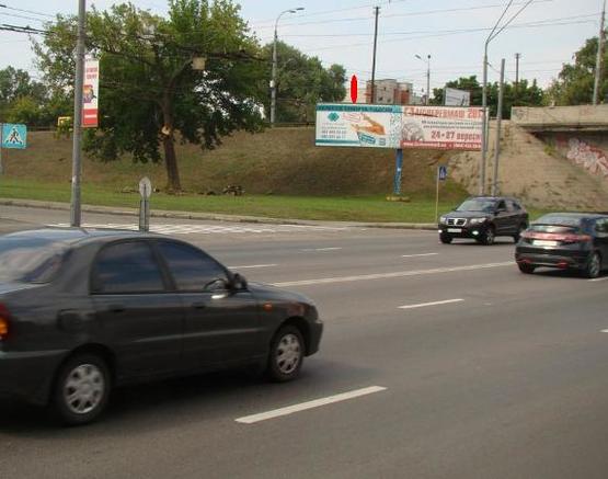 Фото рекламной плоскости по адресу ул. Довженко/ ул. Дегтярёвская направление на "Петровку" (правая сторона)