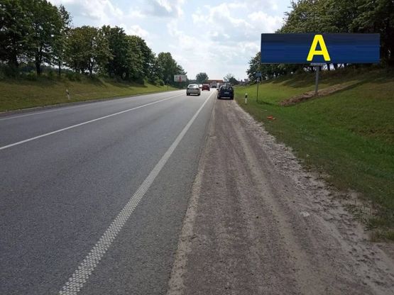 Фото рекламної площини за адресою М-06 Київ-Чоп, перед поворотом на Тернопіль і в сторону Винник