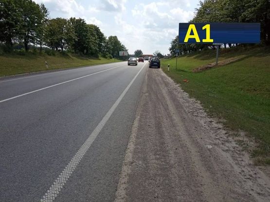 Фото рекламної площини за адресою М-06 Київ-Чоп, перед поворотом на Тернопіль і в сторону Винник (лівий)