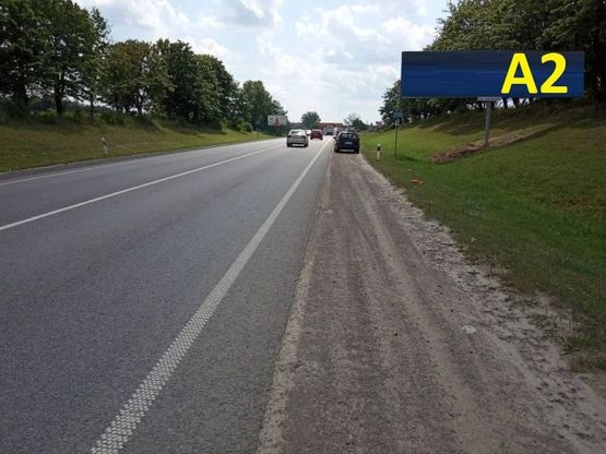 Фото рекламної площини за адресою М-06 Київ-Чоп, перед поворотом на Тернопіль і в сторону Винник (правий)