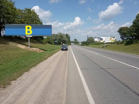 Фото рекламной плоскости по адресу М-06 Київ-Чоп, за поворотом на Тернопіль і в сторону Києва