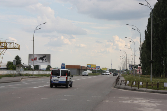 Фото рекламной плоскости по адресу Набережная -ул.Шевченко ( перед остановкой) направление в Киев