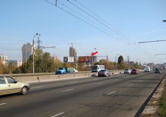 Фото рекламной плоскости по адресу Московский проспект, крупная транспортная развязка, направление Троещина (Метро Кеш энд Керри, ТРЦ "Блокбастер")