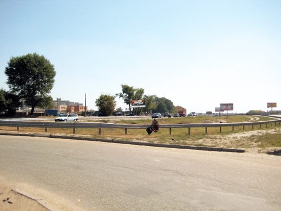 Фото рекламной плоскости по адресу Большая Окружная, крупная транспортная развязка, выезд из ТЦ "Novus" ТЦ "Praktiker", в сторону Одесской пл., на развилке