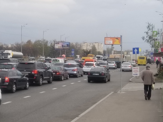 Фото рекламної площини за адресою Кольцевая дорога, напр. ул. Зодчих, 18 - ("Опалковый Замок", ав-н "ТOYOTA") - напр. Одесскую пл.