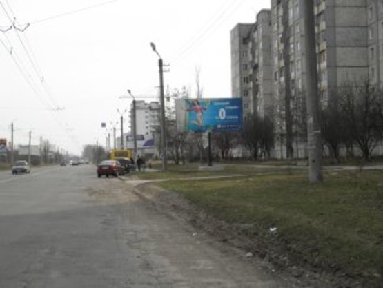 Фото рекламной плоскости по адресу Івасюка навпроти Епіцентру (маг.Пісня)