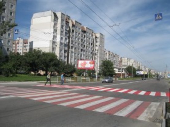 Фото рекламной плоскости по адресу Івасюка навпроти Епіцентру (маг.Пісня)