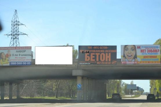 Фото рекламной плоскости по адресу Елизаветовское шоссе в сторону Левого берега (спуск с Нового моста)