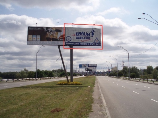 Фото рекламної площини за адресою Оболонский проспект (разделитель), по ходу 550м от Метро"Оболонь" к Петровке