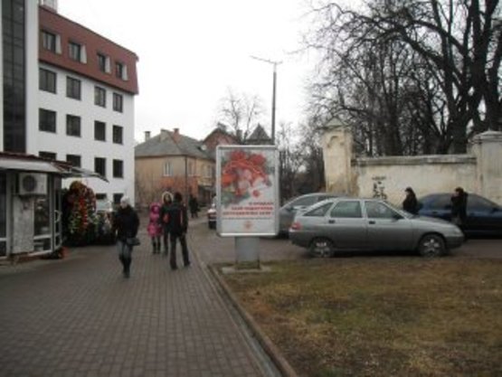 Фото рекламної площини за адресою Шпитальна(квітковий ринок)