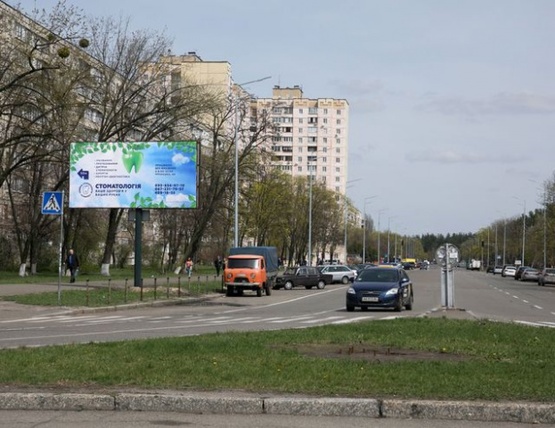 Фото рекламной плоскости по адресу Ул. Ревуцкого, 25. На кругу с ул. Тростянецкой, ул. Ахматовой