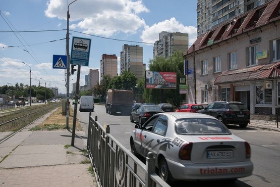 Фото рекламной плоскости по адресу Ул. Автозаводская, 83. Напротив авторынка "Бережанский", 100 м до ул. Полярная
