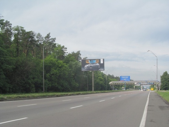 Фото рекламної площини за адресою Пр-т Броварской, РАЗДЕЛИТЕЛЬ. 200 м до поворота на Киевскую птицефабрику, в сторону Киева