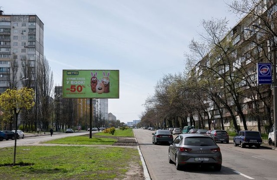 Фото рекламной плоскости по адресу ул.Шолом-Алейхема, 18 на разделителе (к Братиславской) А2