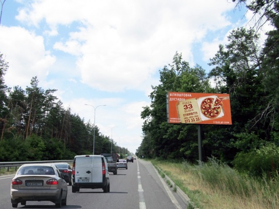 Фото рекламной плоскости по адресу ул. Богатырская в сторону Вышгорода. Вышгород, трасса в сторону Межигорья, зоопарк "12 месяцев", за 150 м до поворота на микрорайон "Дідовиця"
