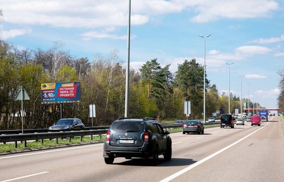 Фото рекламной плоскости по адресу Брест-Литовское шоссе, 3,7 км от поста  ГАИ, 500 м до АЗС Shell (напротив). В сторону КП