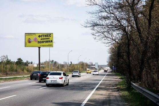 Фото рекламной плоскости по адресу Броварской пр. на разделителе, 300 м от заправки "ОККО" в сторону  Броваров, 200 м до Птицефабрики
