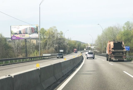 Фото рекламної площини за адресою Днепровскоее шоссе, въезд в Киев, напротив авторынка.  Гипермаркет ДОМОСФЕРА,  Атмосфера, ТЦ АРТ МОЛЛ, Фуршет, FOZZI. 60 м за р. Вита, в направлении Обухова