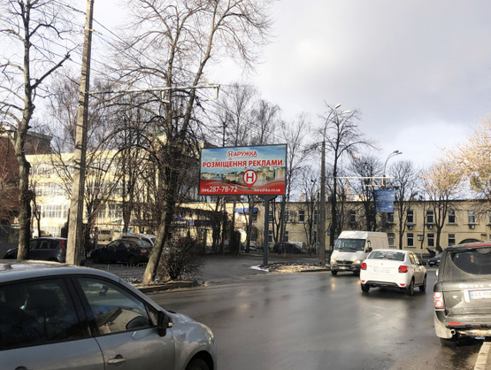 Фото рекламной плоскости по адресу Переулок Нестеров, 130 м от просп. Победы. Станция МЕТРО Шулявская, Киевский национальный экономический университет имени Вадима Гетьмана