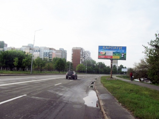 Фото рекламной плоскости по адресу Ул. Радужная, навпротив дома № 65, (остановка). КиевГорСтрой ЖК "Радужный", ЖК «IL PATIO», ФУРШЕТ. В строну б-ра Перова